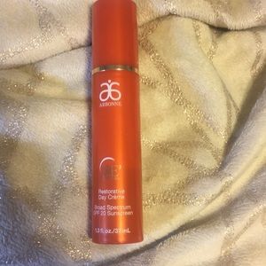 Arbonne RE9 Day Cream